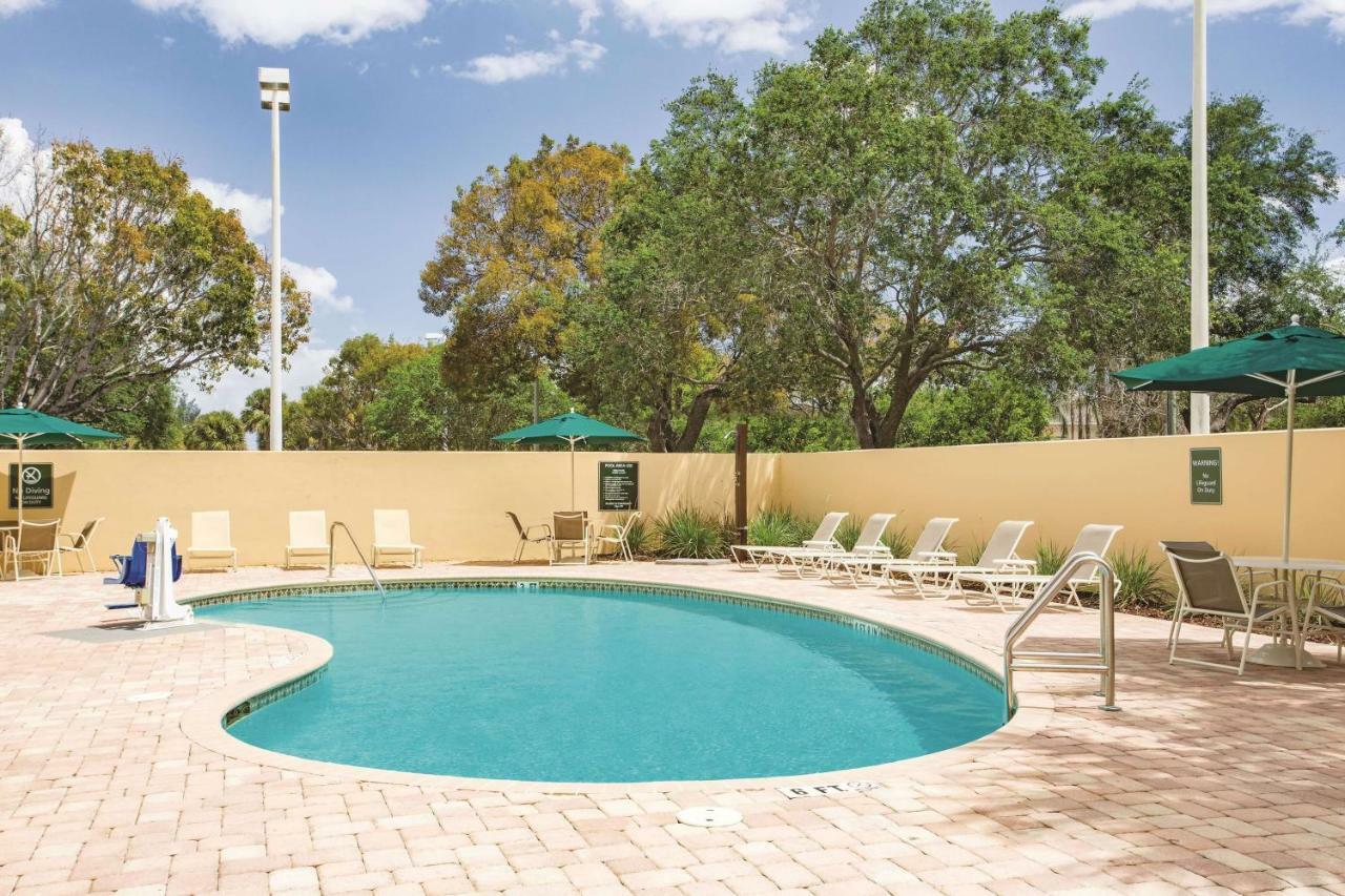 La Quinta By Wyndham Fort Lauderdale Tamarac Exterior photo